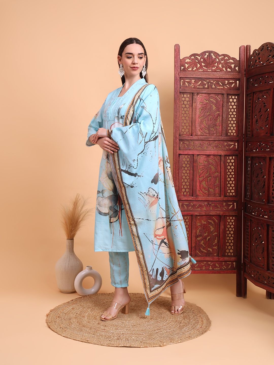 

Krimmple Floral Printed V-Neck Straight Kurta With Trousers And Dupatta, Turquoise blue