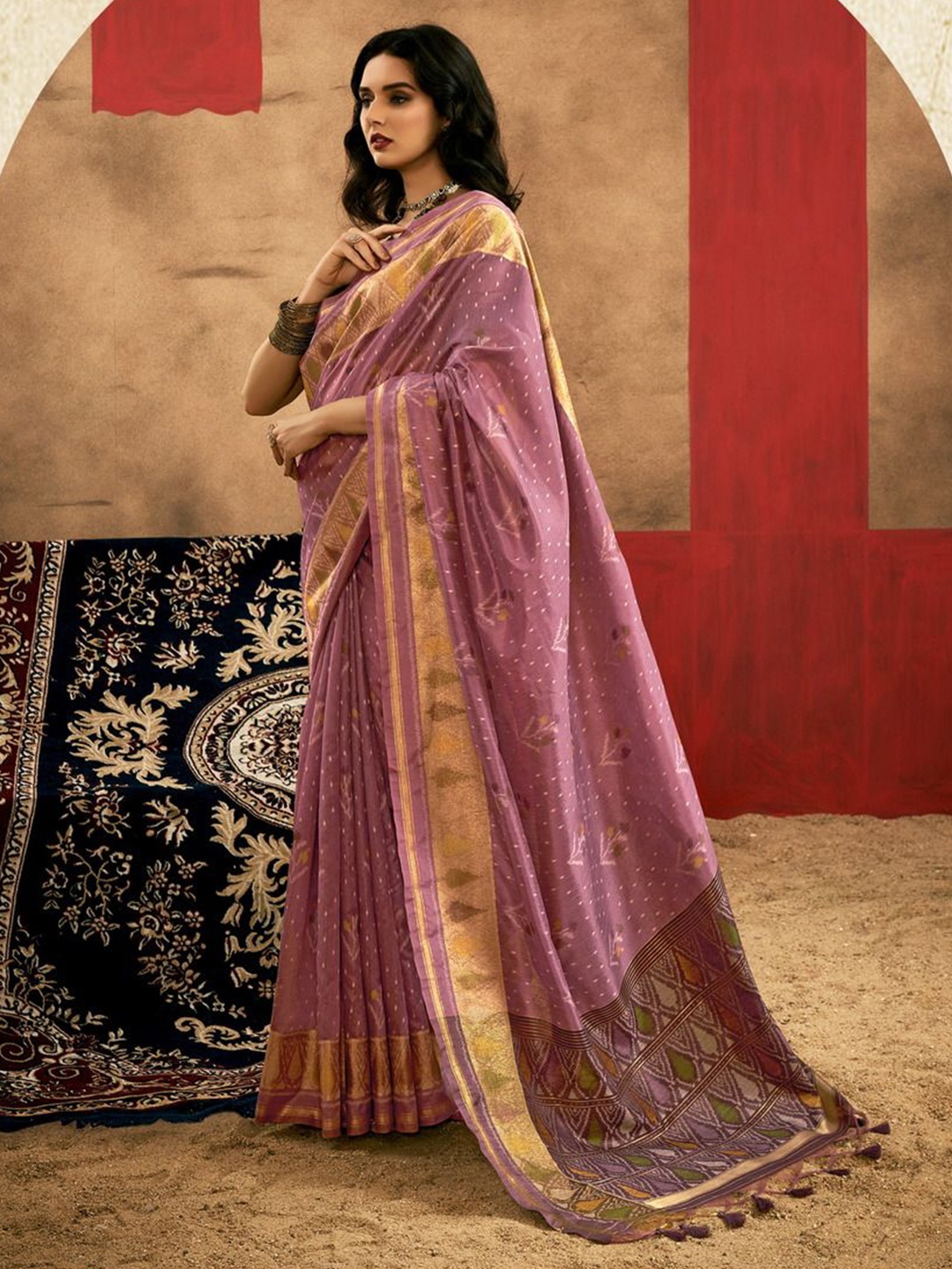 

Anouk Ethnic Motifs Zari Silk Blend Banarasi Saree, Lavender