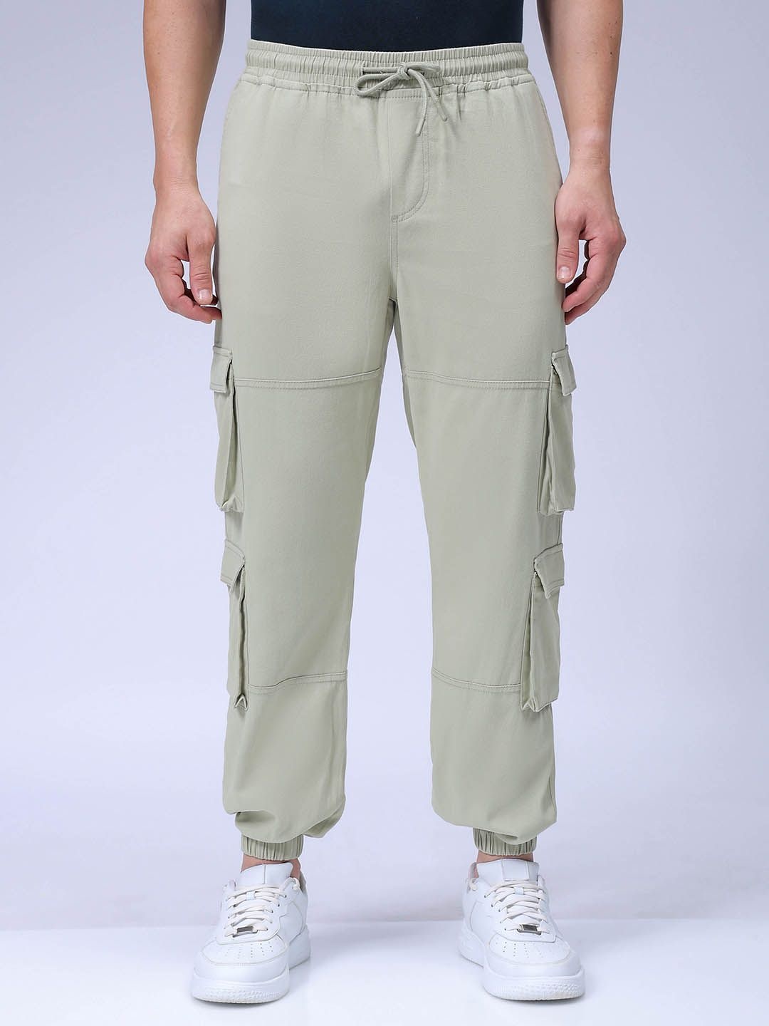 

The Indian Garage Co Men Cargos Trousers, Green