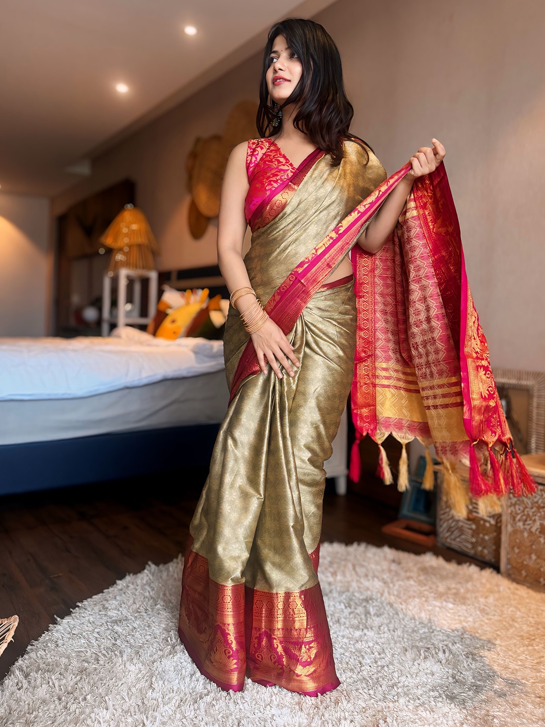 

WINKLECART Woven Design Zari Saree, Cream