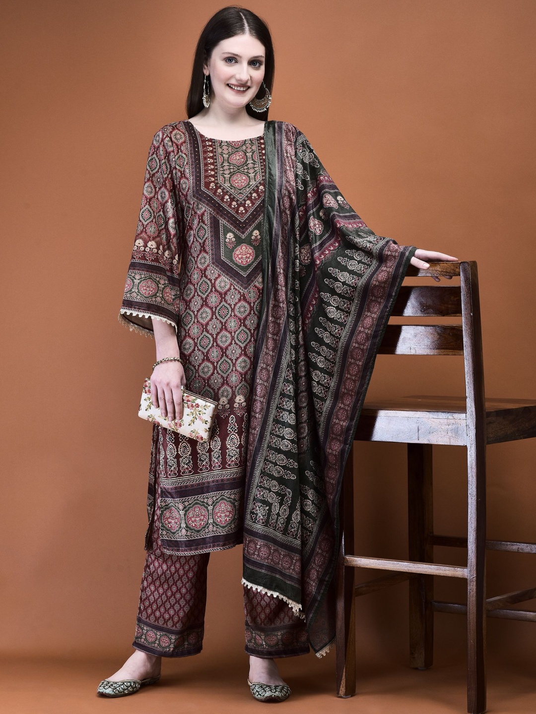 

Shree Ethnic Motifs Printed Flared Sleeves Velvet Straight Kurta With Trousers, Maroon