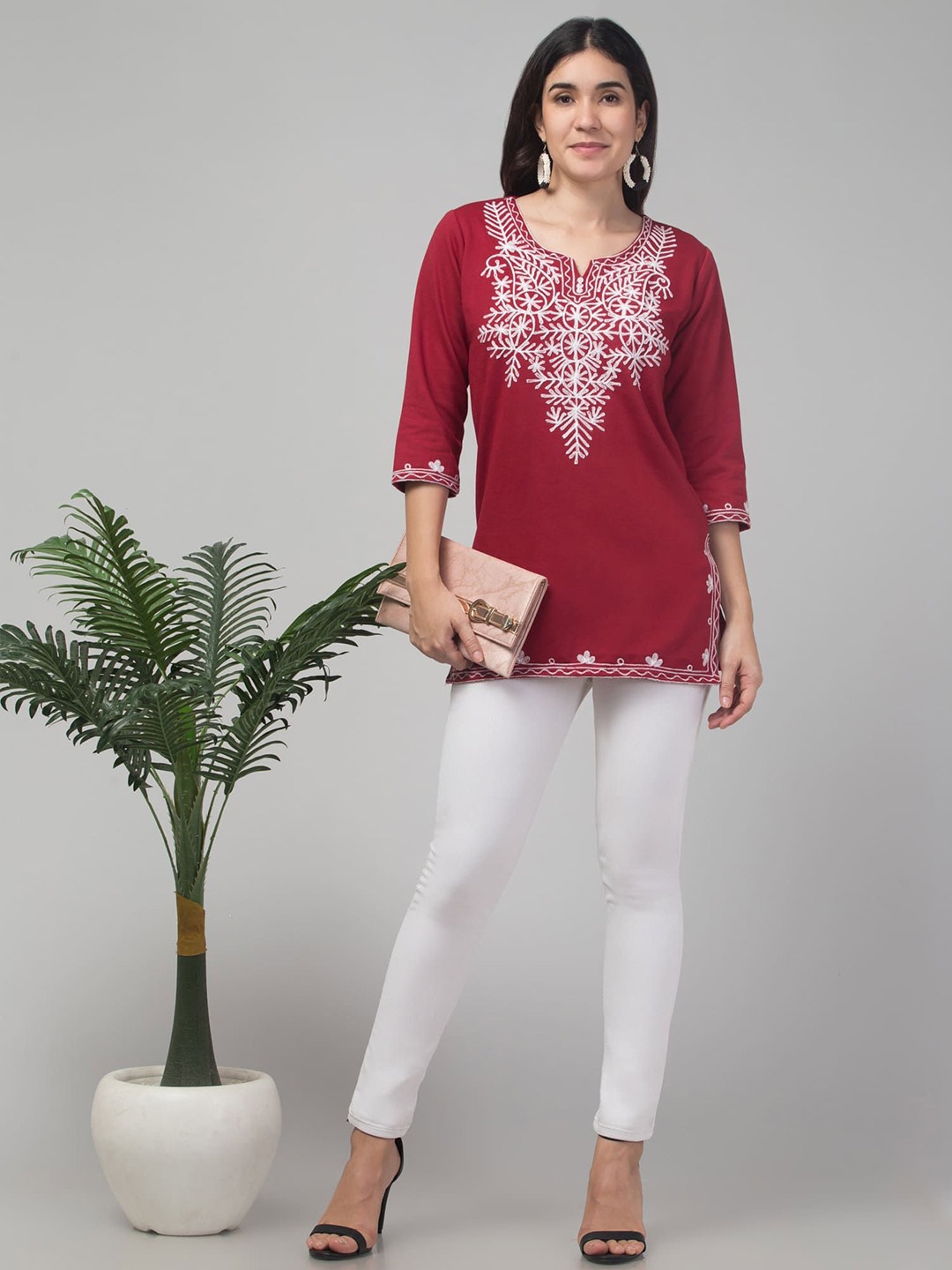 

FAMBEE Embroidered Kurti, Maroon
