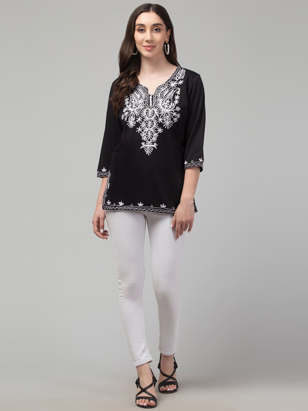 

FAMBEE Embroidered Kurti, Black