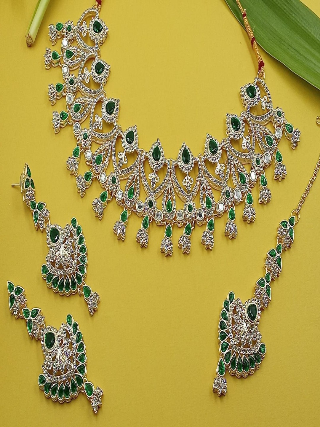 

JMBW INTERNATIONAL Gold-Plated Kundan Studded Meenakari Jewellery Set