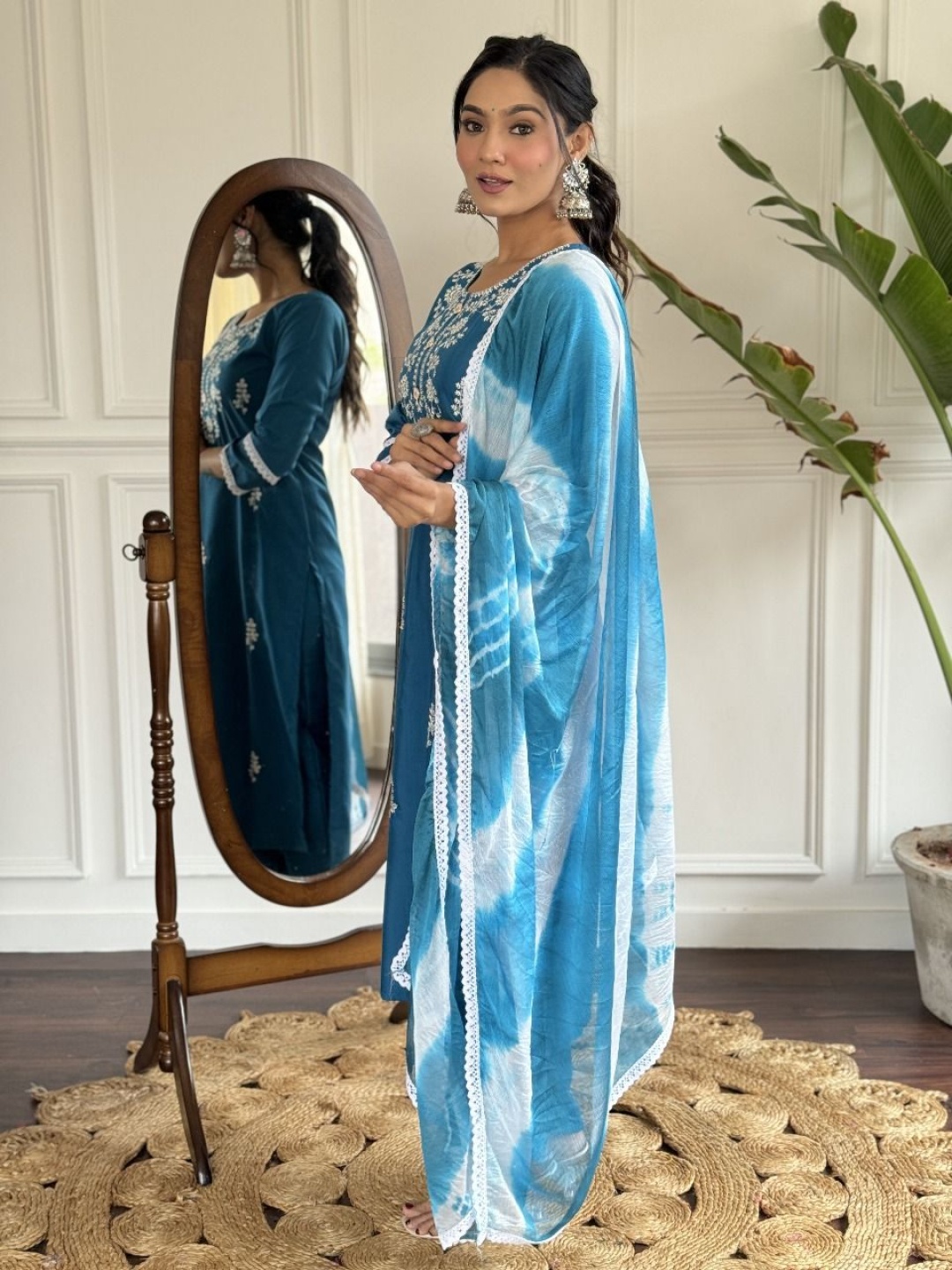 

IZIBRA Women Floral Printed Regular Kurta with Trousers & With Dupatta, Blue