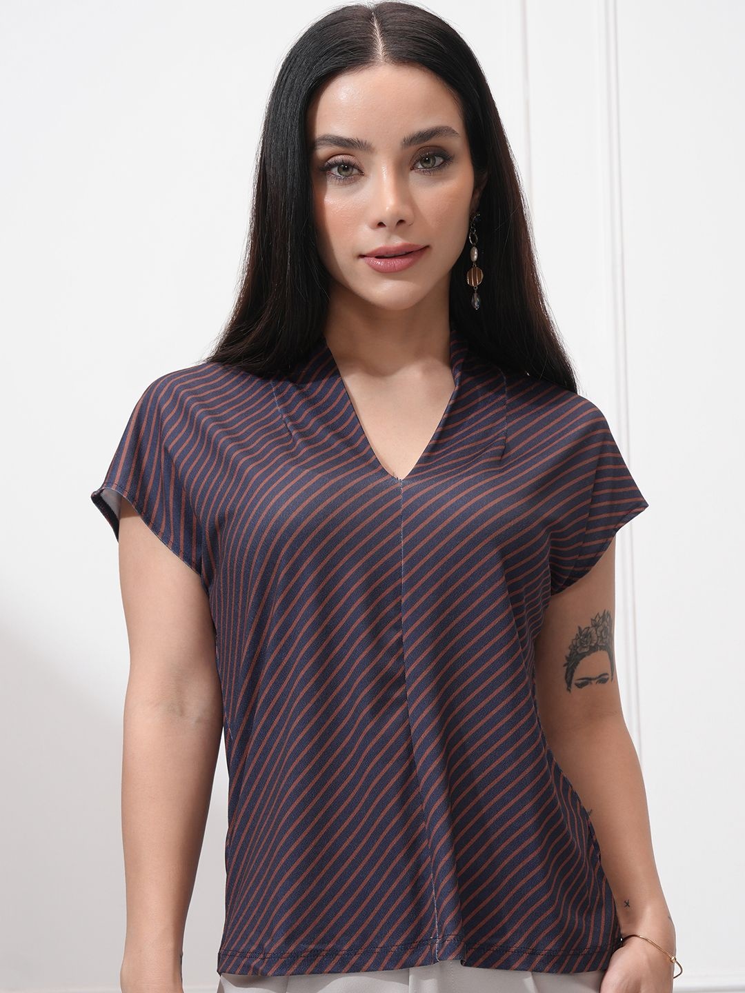 

CHIC BY TOKYO TALKIES Women Striped V-Neck Extended Shoulder Top, Navy blue