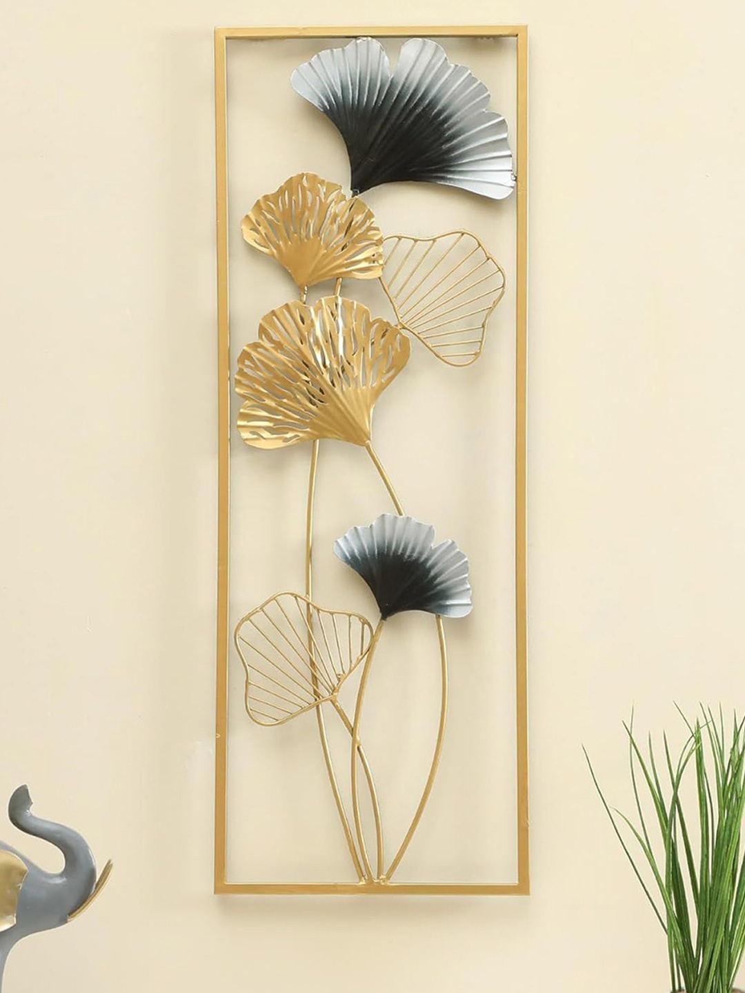 

vedas Mystic Indiana Black & White Vedas Wayanad Leaf Wall Art Sculpture, Gold