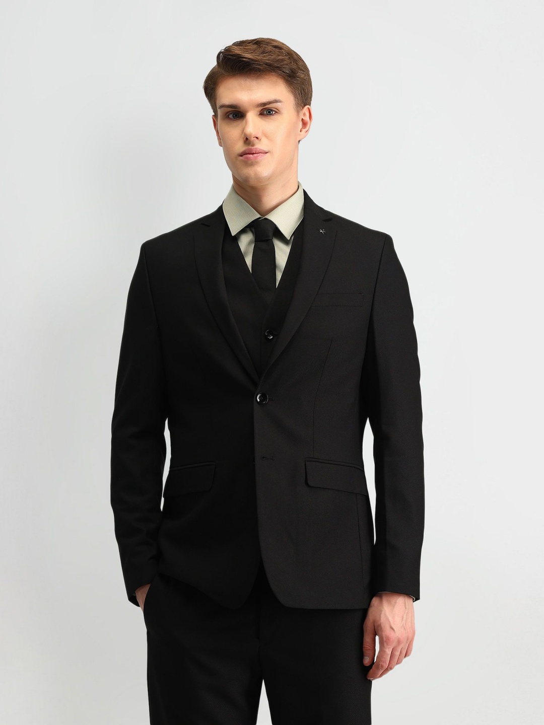 

Arrow Men Solid Blazer & Waistcoat with Trousers, Black