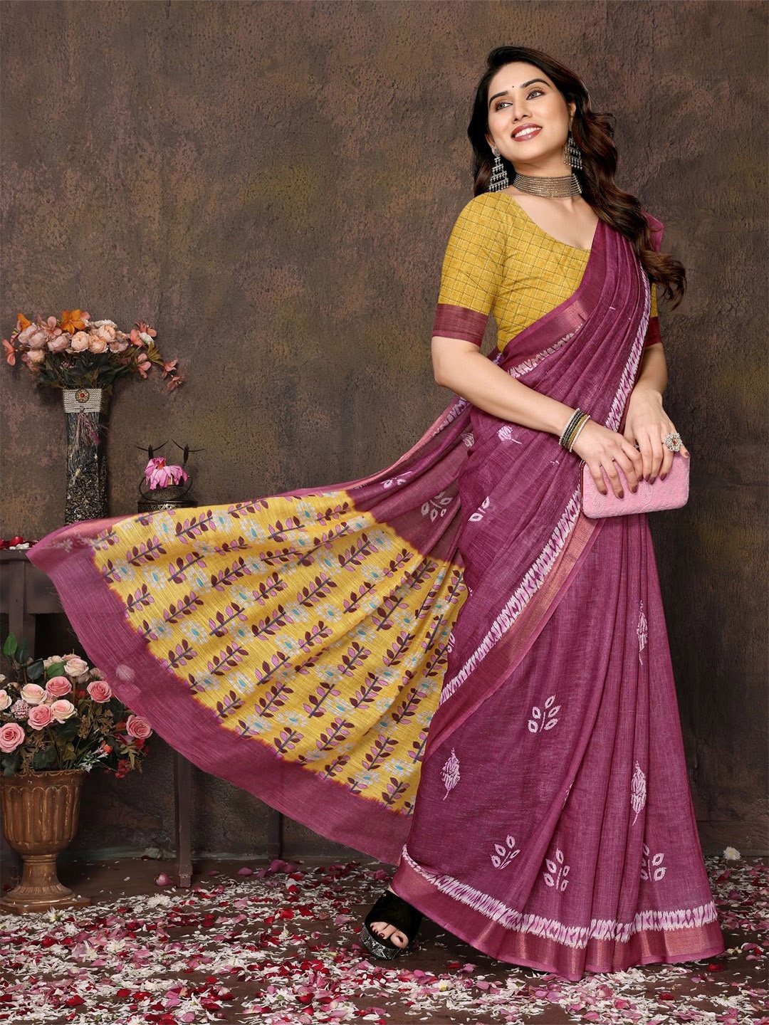 

Vj fashion Floral Zari Saree, Magenta