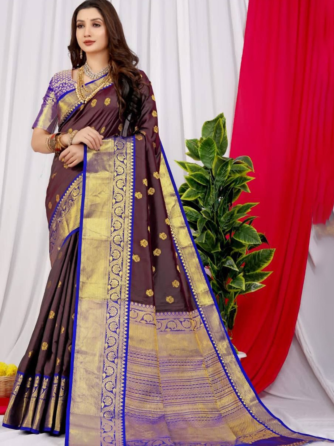 

ZIBLON Ethnic Motifs Woven Design Zari Kanjeevaram Saree, Brown