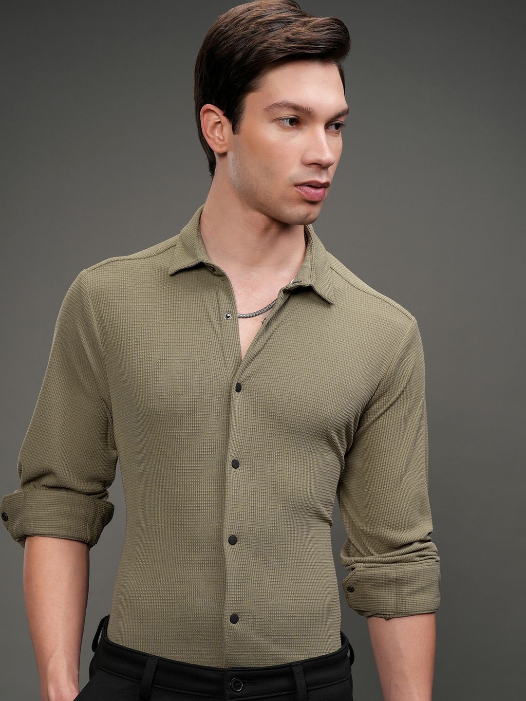 

HIGHLANDER Men Slim Fit Cutaway Collar Textured Casual Shirt, Olive