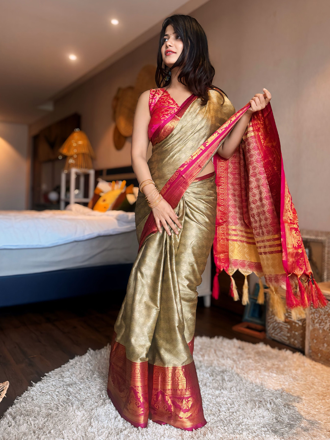 

WINKLECART Woven Design Zari Saree, Cream