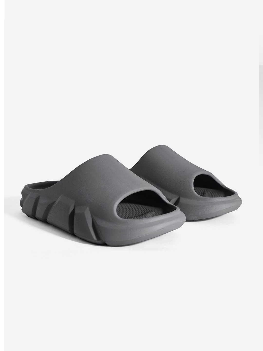 

The Souled Store Men Sliders, Grey