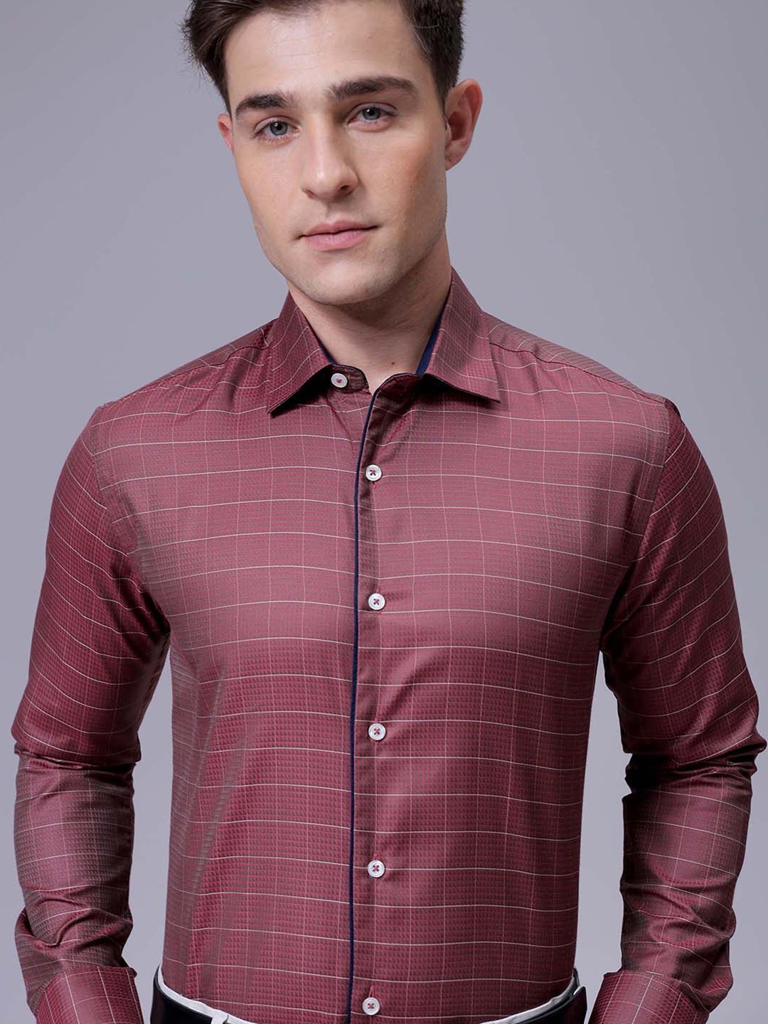 

The Indian Garage Co. X Luxe Men Slim Fit Cutaway Collar Windowpane Checked Formal Shirt, Maroon