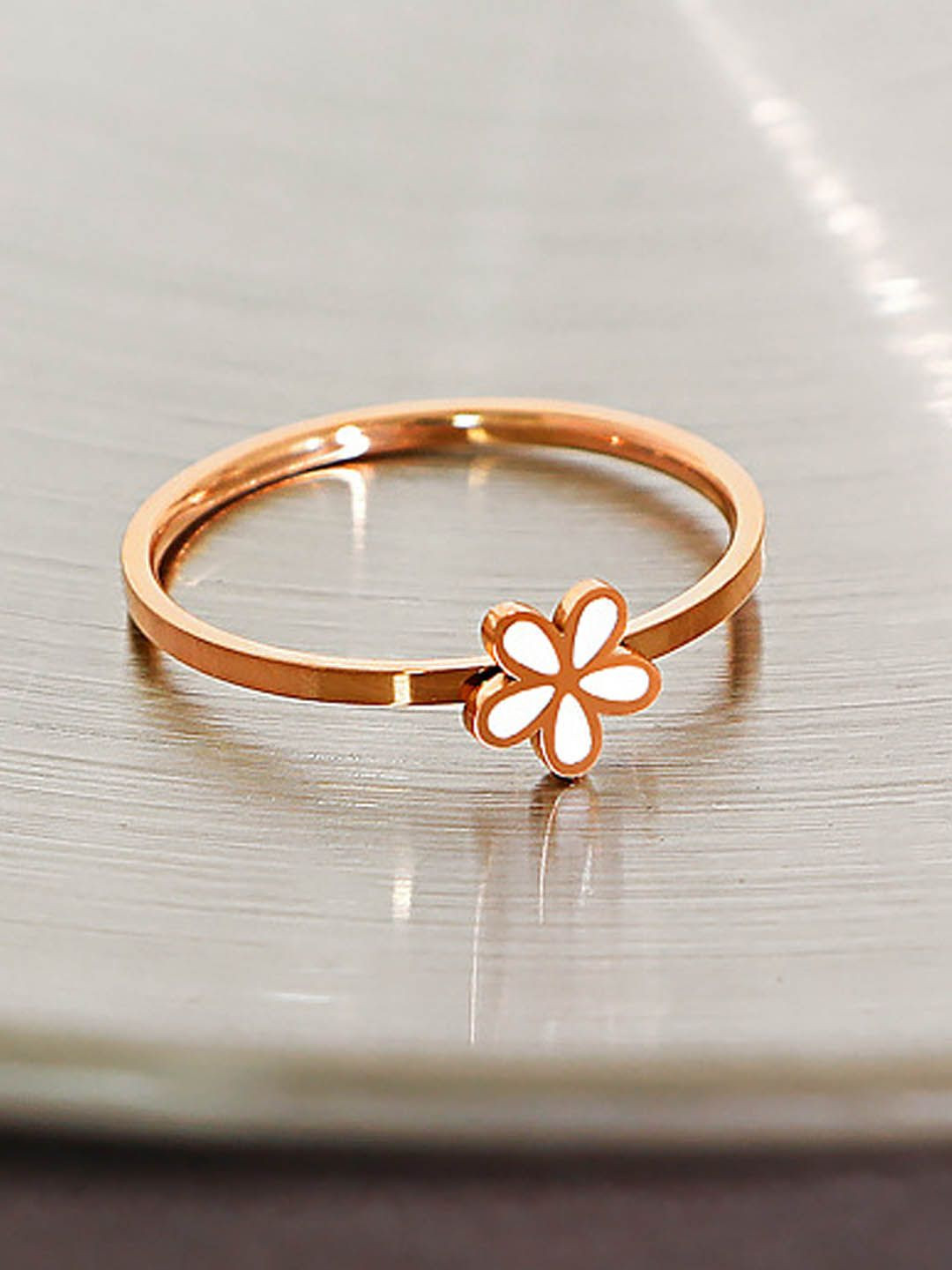 

StyleCast Elegant Gold-Toned Floral Finger Ring