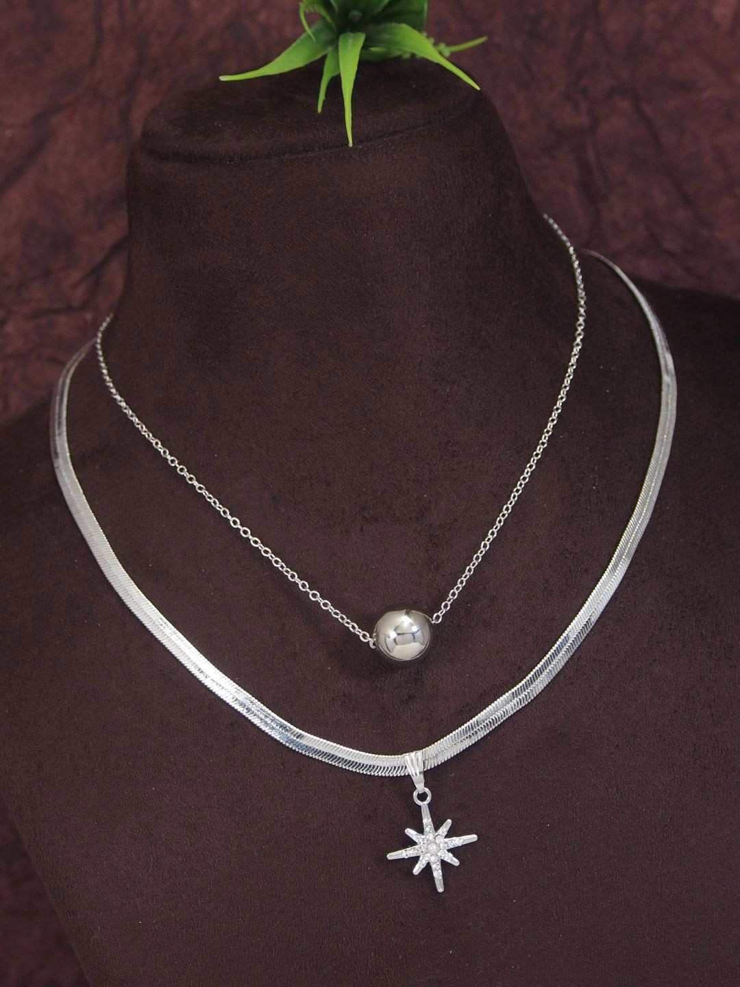 

V FASHION JEWELLERY Silver-Plated Necklace