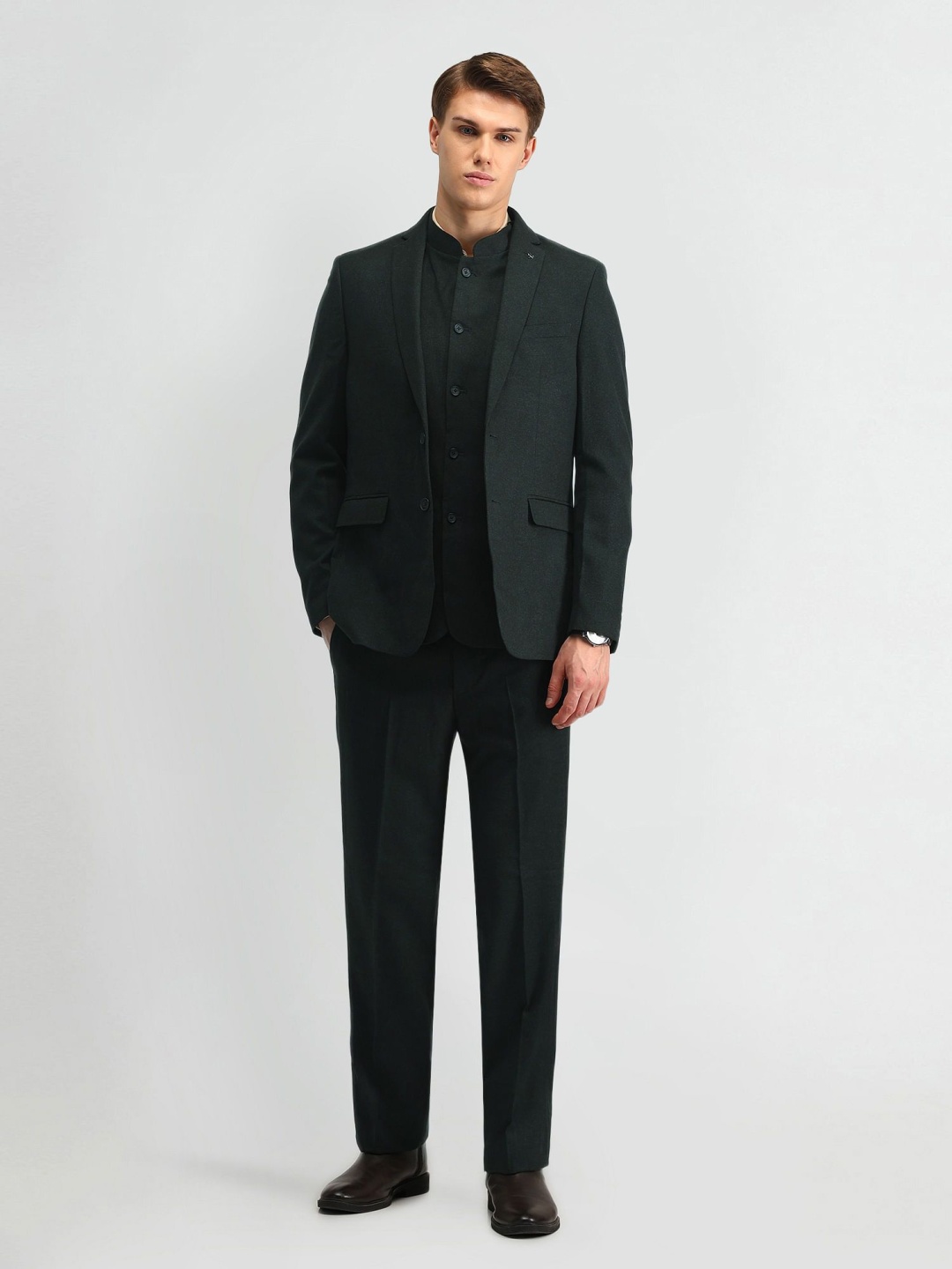 

Arrow Men Tailored Fit Three Piece Suit, Green