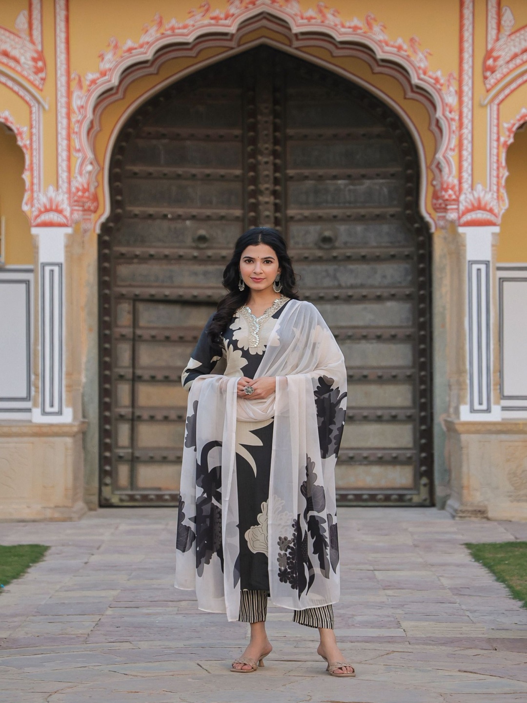 

GoSriKi Floral Printed Thread Work V-Neck Straight Kurta With Trousers And Dupatta, Black