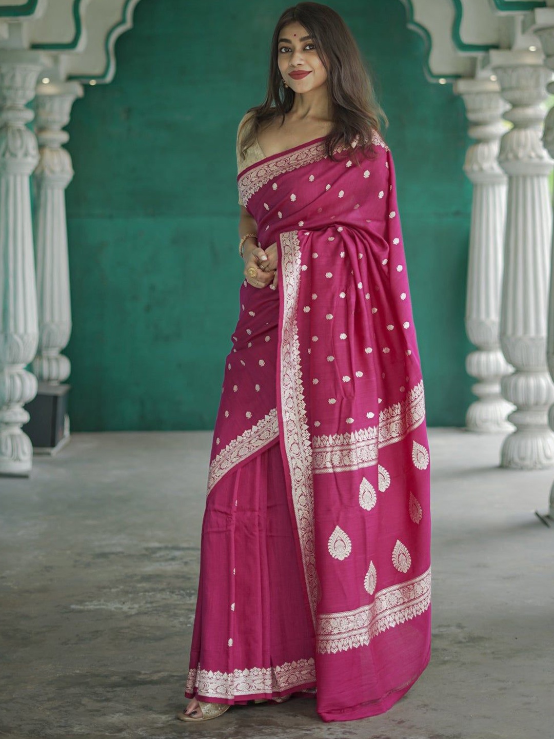 

ZIKARAA Woven Design Zari Pure Silk Saree, Pink