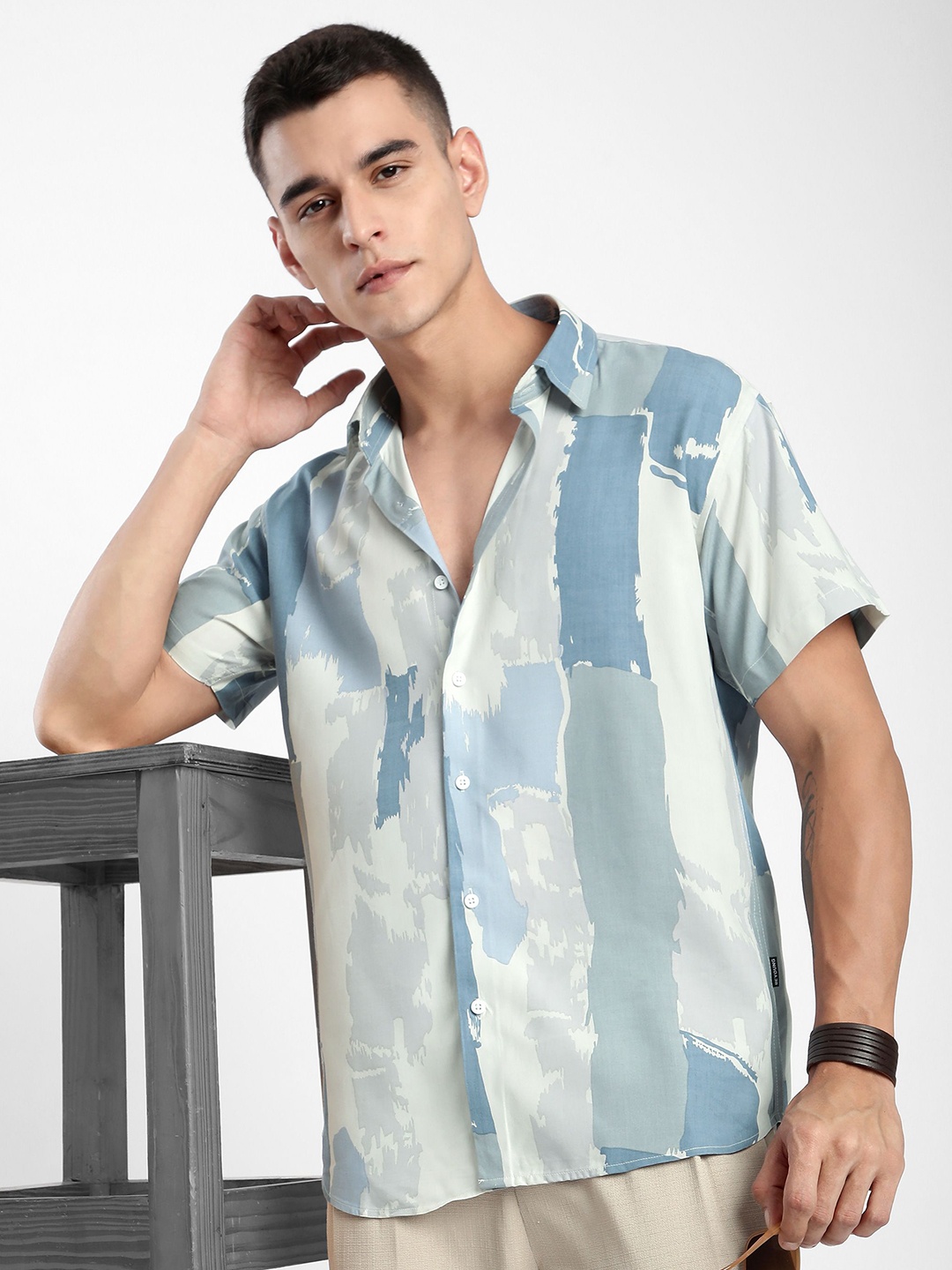 

Beyoung Men Spread Collar Geometric Printed Cotton Casual Shirt, Sea green