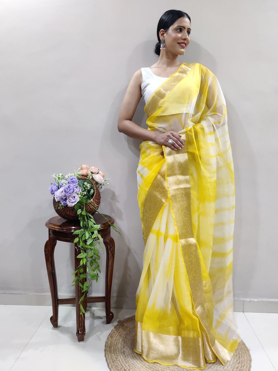 

Mitera Tie and Dye Zari Organza Saree With Unstitched Blouse Piece, Yellow