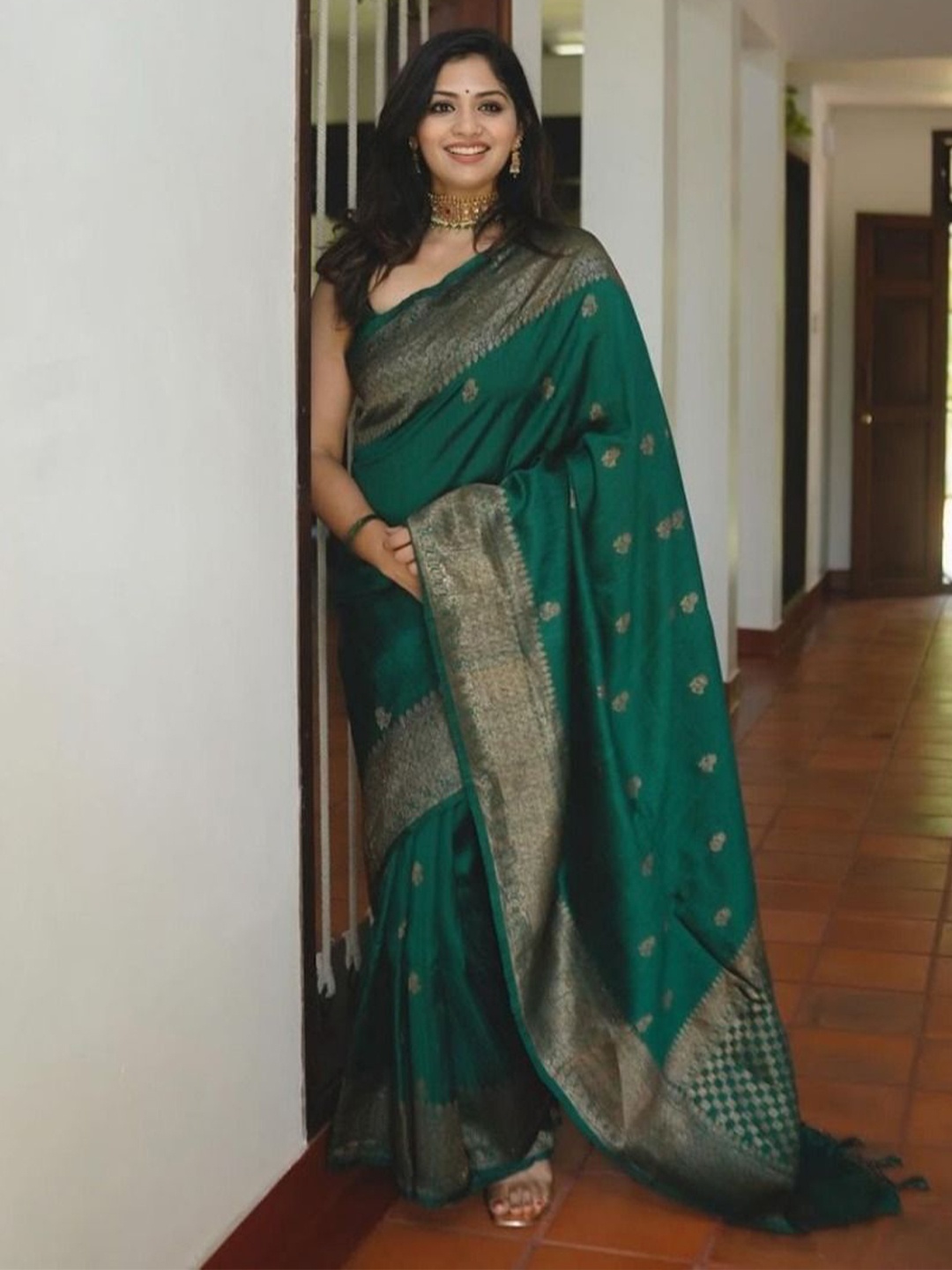 

Anouk Woven Design Zari Banarasi Saree, Green