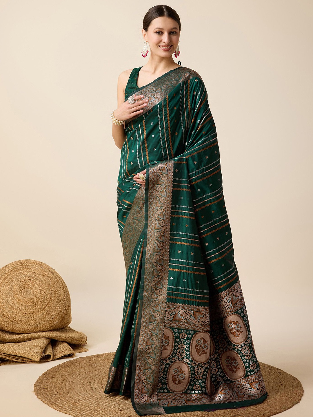 

Munir Ethnic Motifs Woven Design Zari Banarasi Saree, Green