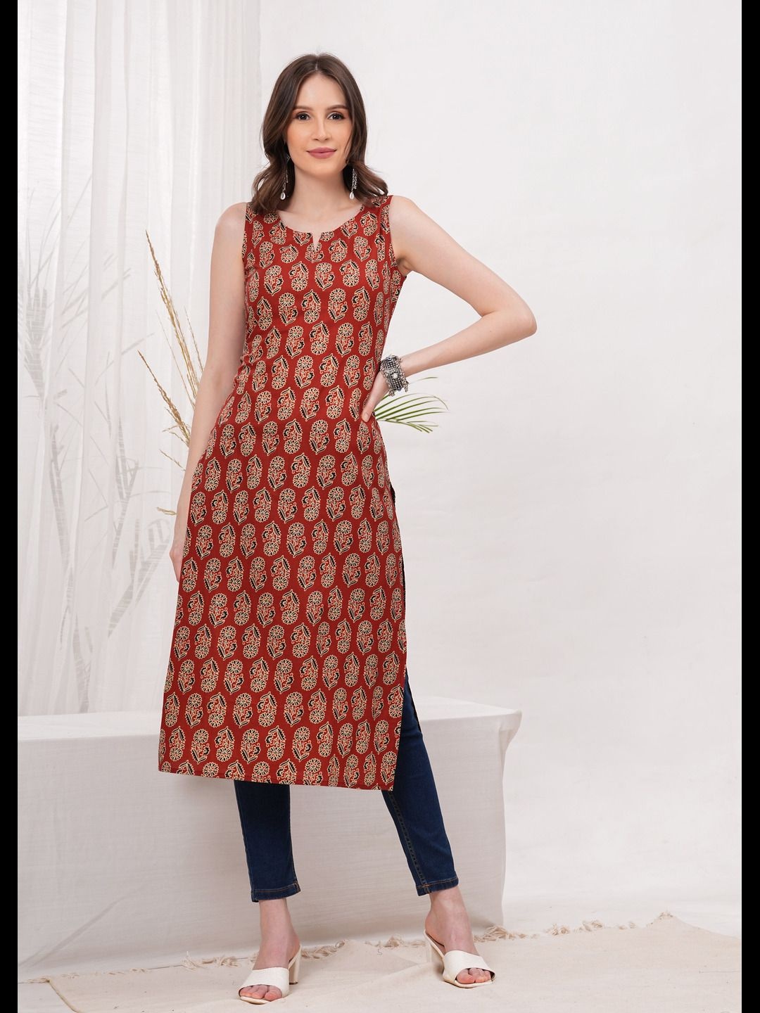 

Vilgi Floral Printed Notch Neck Sleeveless Pure Cotton Straight Kurta, Red