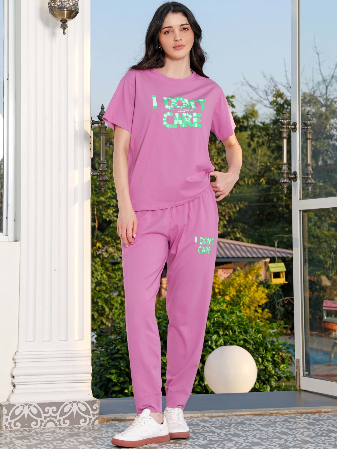 

Zeyo Printed Round Neck T-Shirt With Jogger, Pink