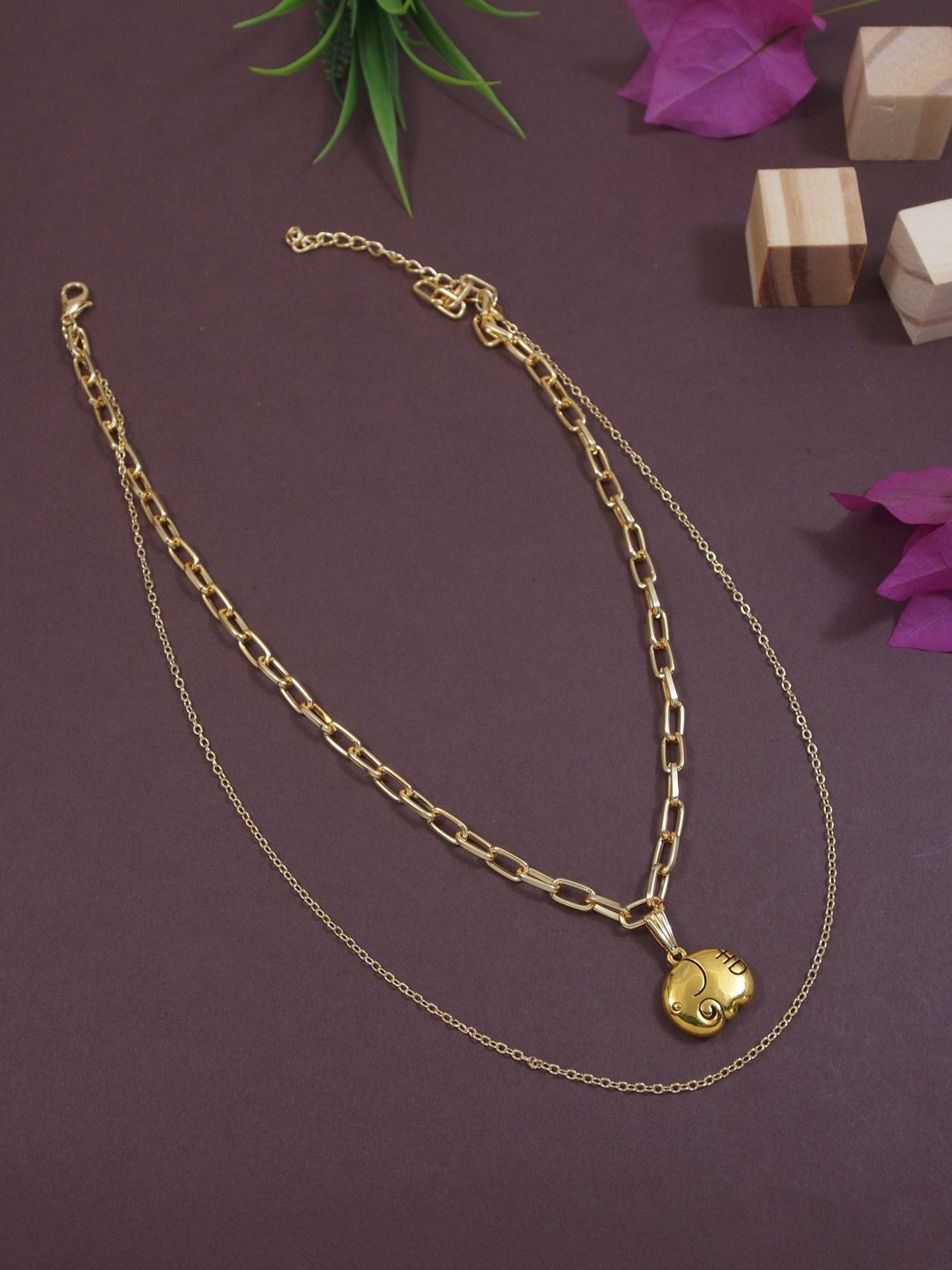 

V FASHION JEWELLERY Gold-Plated Handcrafted Necklace