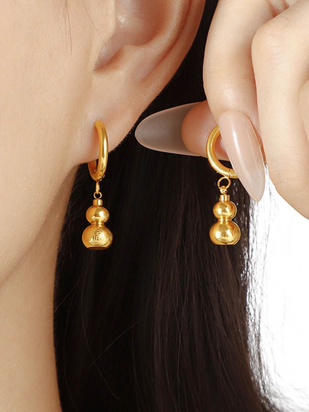 

StyleCast Elegant Gold Toned Contemporary Hoop Earrings