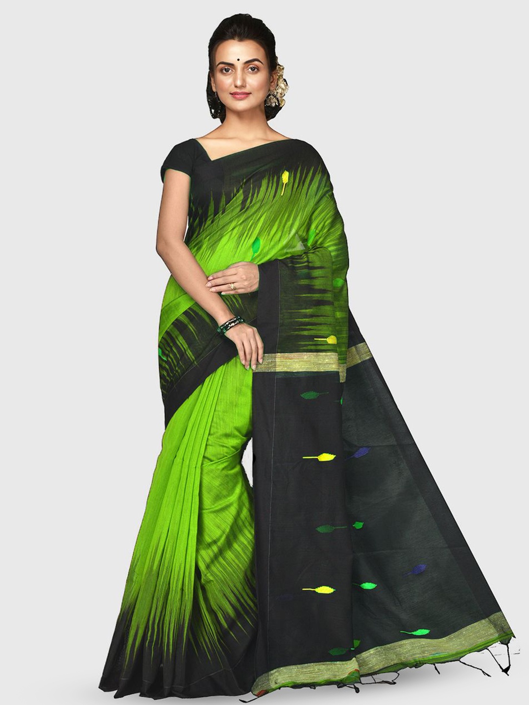 

Crochetin Woven Design Handloom Ikat Saree, Black