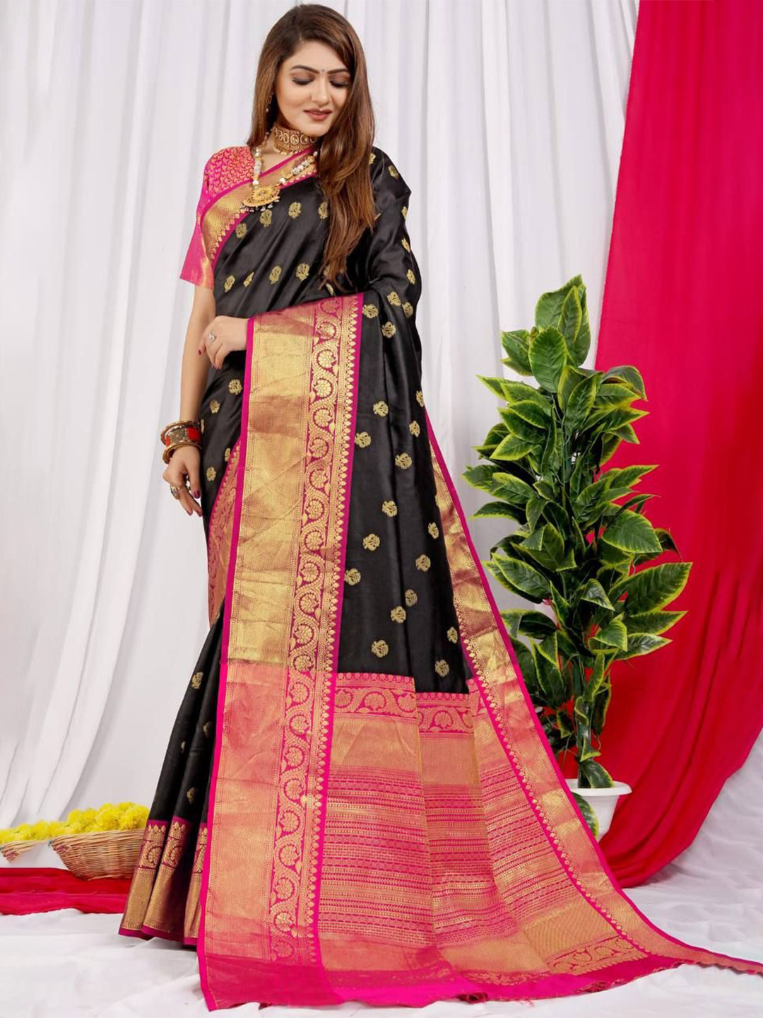 

ZIBLON Woven Design Zari Kanjeevaram Saree, Black