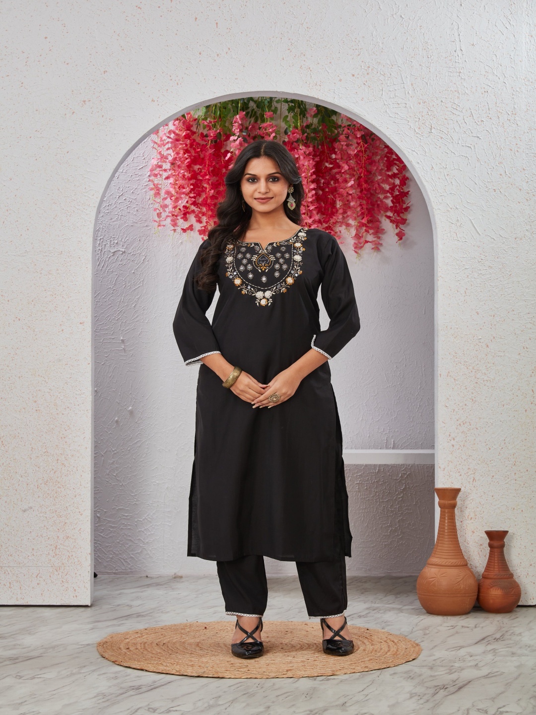 

ZIRVI Floral Embroidered Round Neck Straight Kurta With Trouser, Black