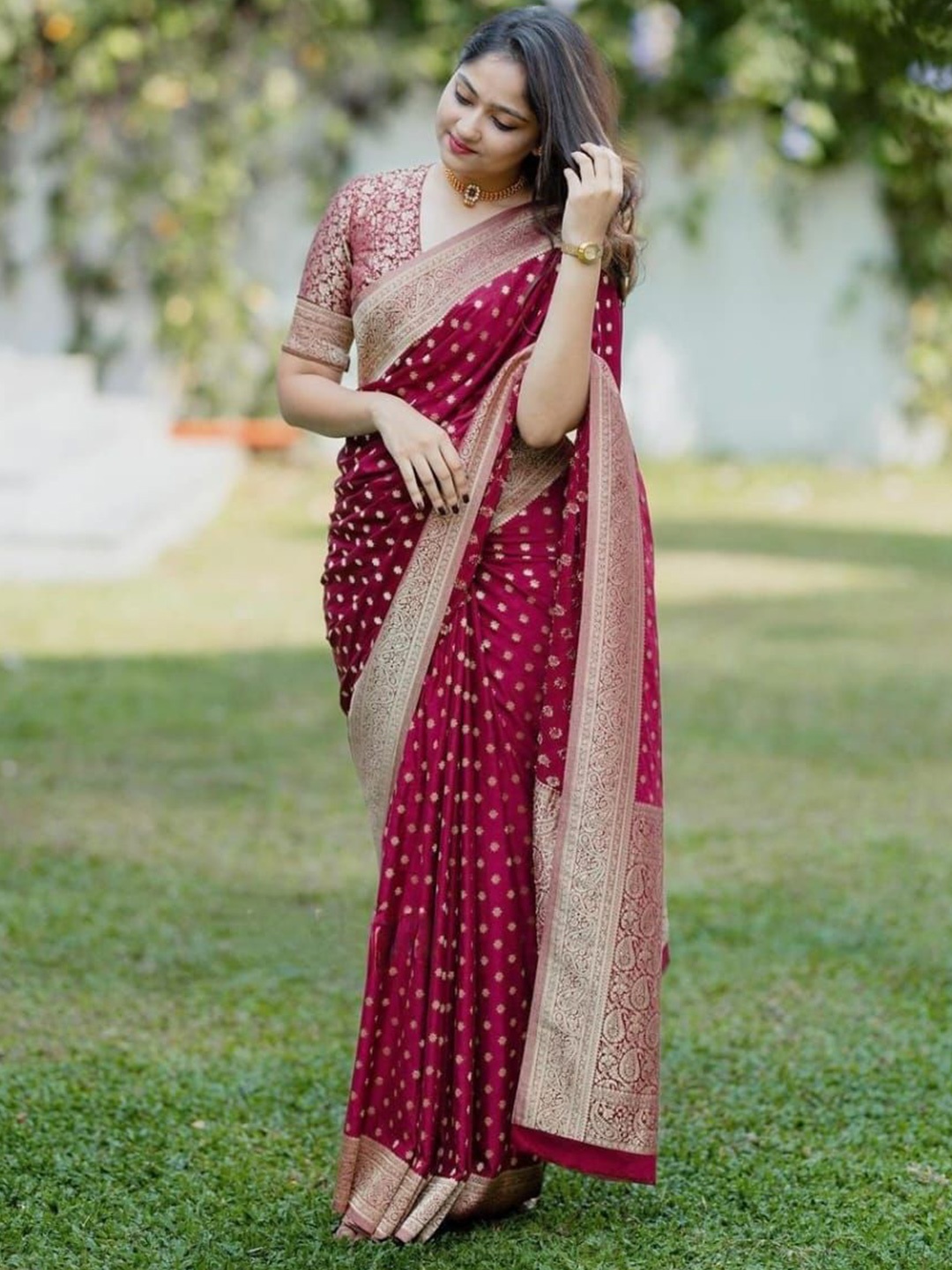 

ZIKARAA Woven Design Zari Pure Silk Saree, Maroon