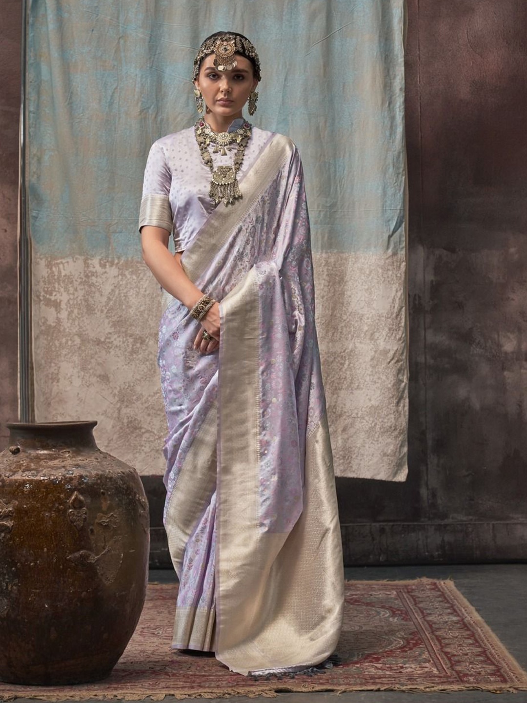 

Anouk Ethnic Motifs Woven Design Zari Banarasi Saree, Lavender