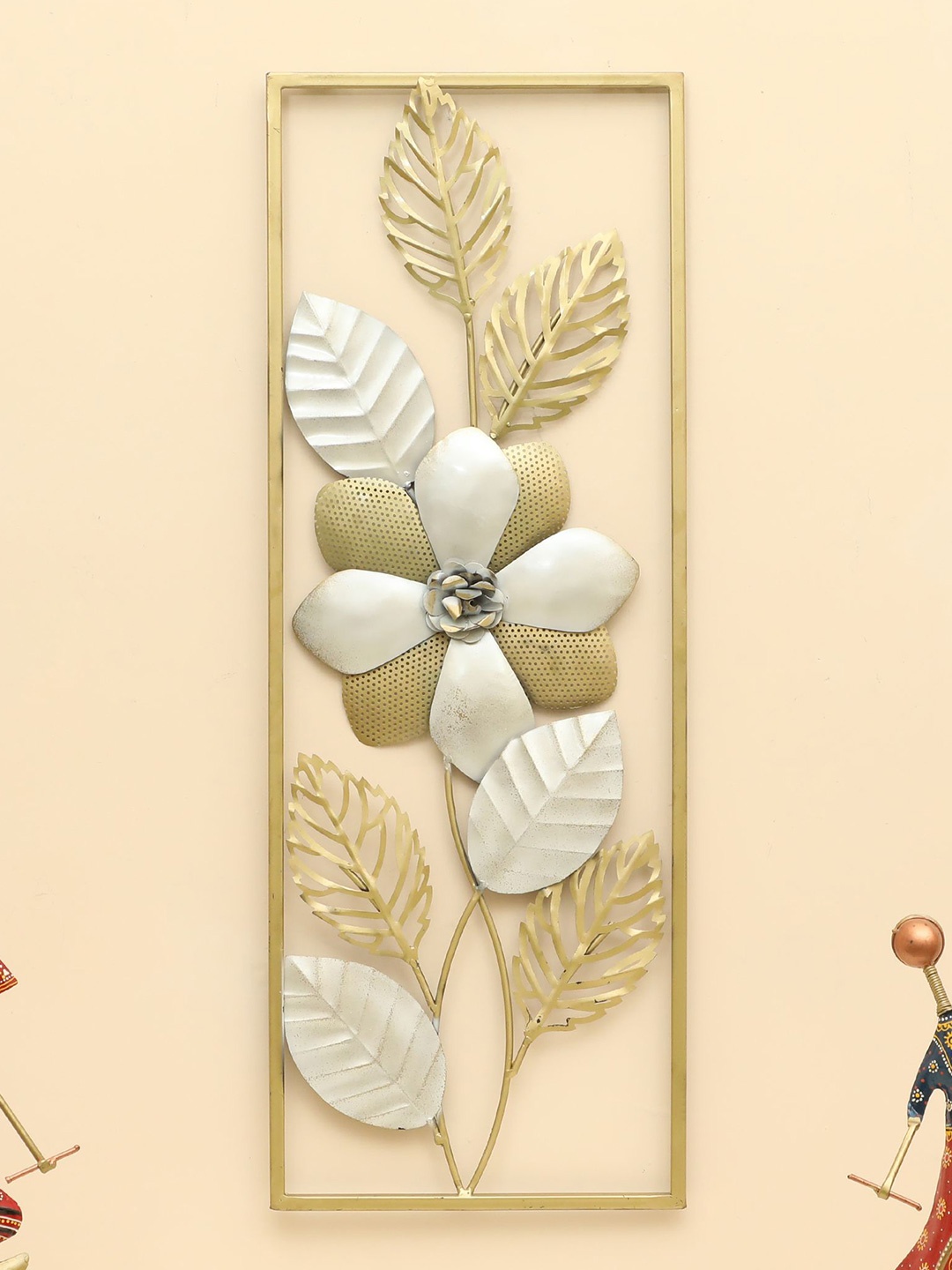 

vedas Mystic Indiana Gold Toned & White Ryder Flower Wall Decor