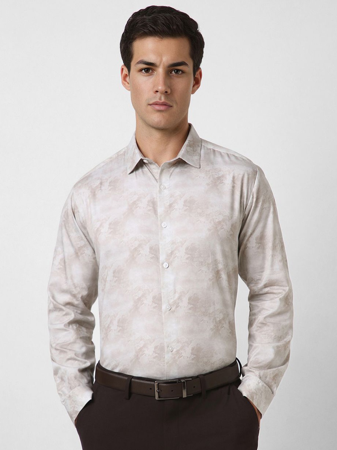 

V Dot Men Slim Fit Spread Collar Abstract Printed Cotton Casual Shirt, Beige