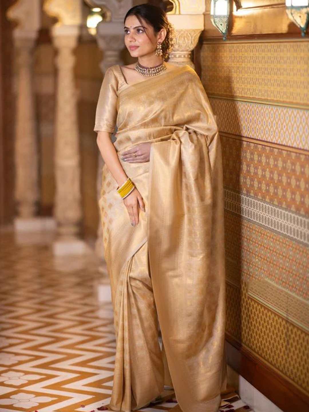 

ZIKARAA Woven Design Zari Pure Silk Saree, Cream