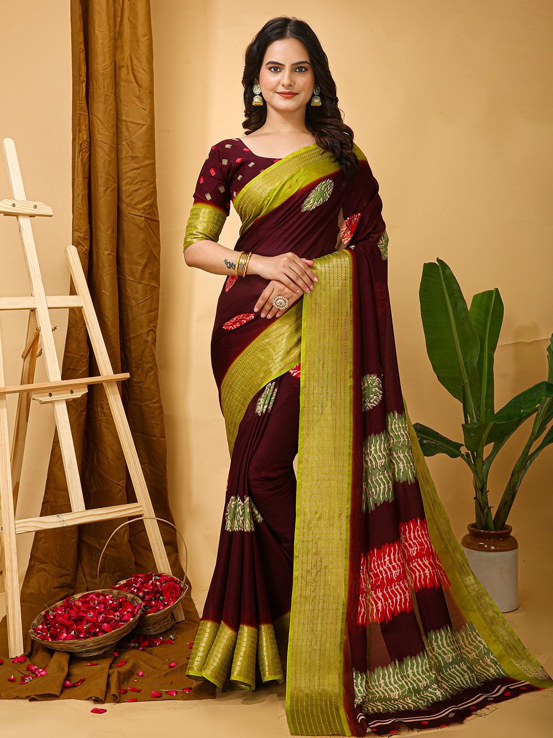 

Mitera Floral Printed Saree With Blouse Piece, Maroon