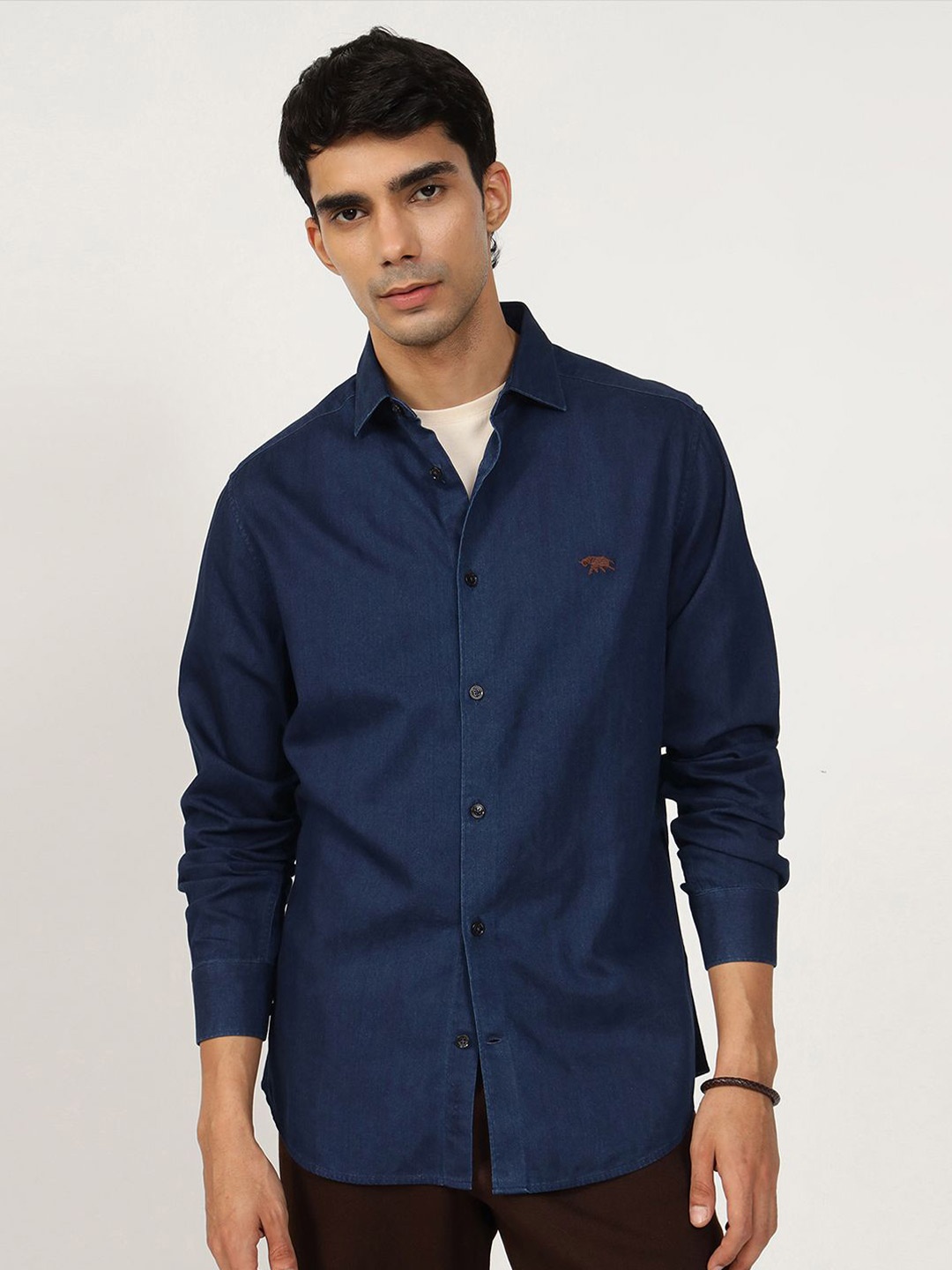 

Andamen Semi Casual Men Cotton Twill Regular Fit Shirt, Navy blue