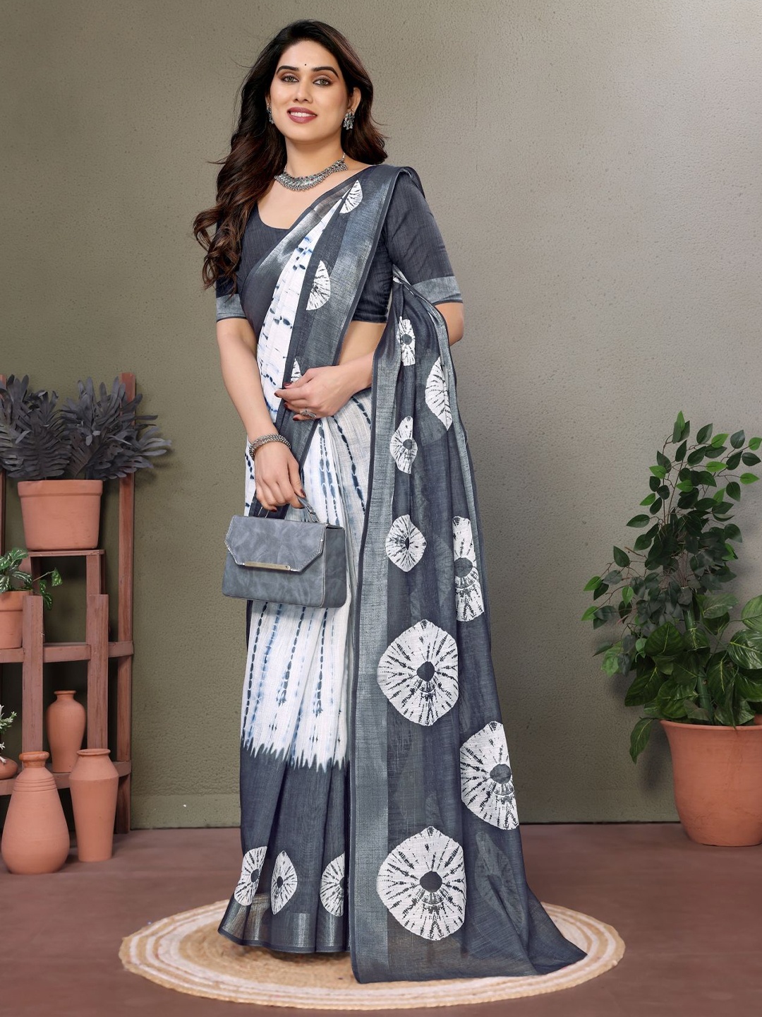 

vj fashion Bandhani Printed Zari Saree, White