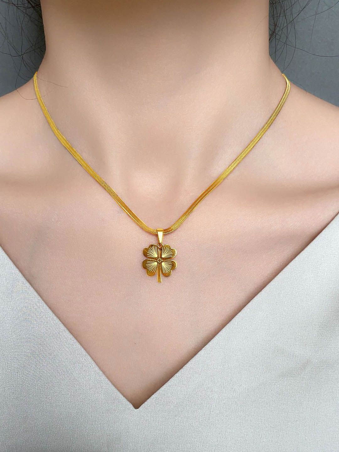 

StyleCast Gold-Toned Floral Shaped Pendant with Chain