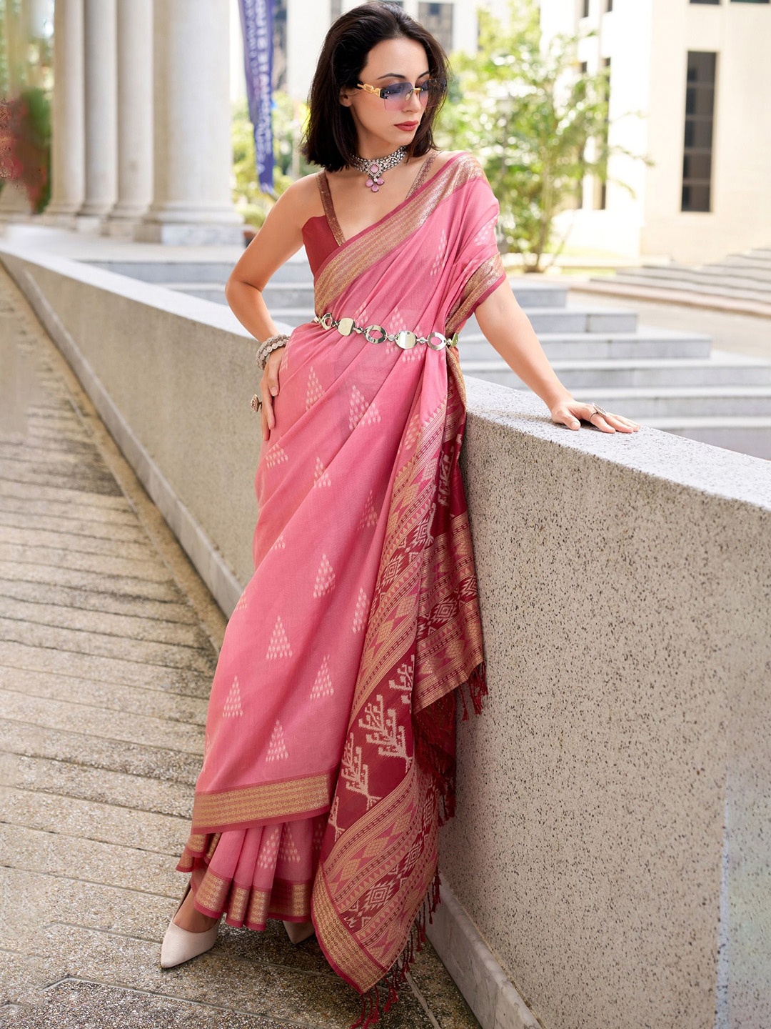 

MySilkLove Ethnic Motifs Woven Design Zari Banarasi Saree, Pink