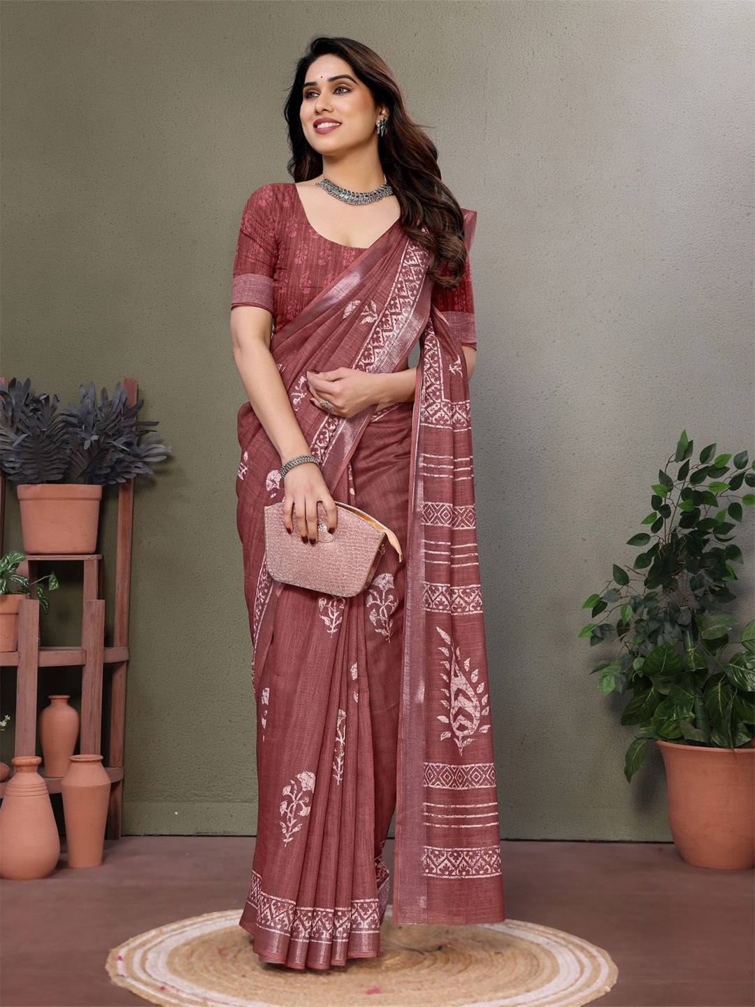 

vj fashion Floral Batik Printed Zari Saree, Brown