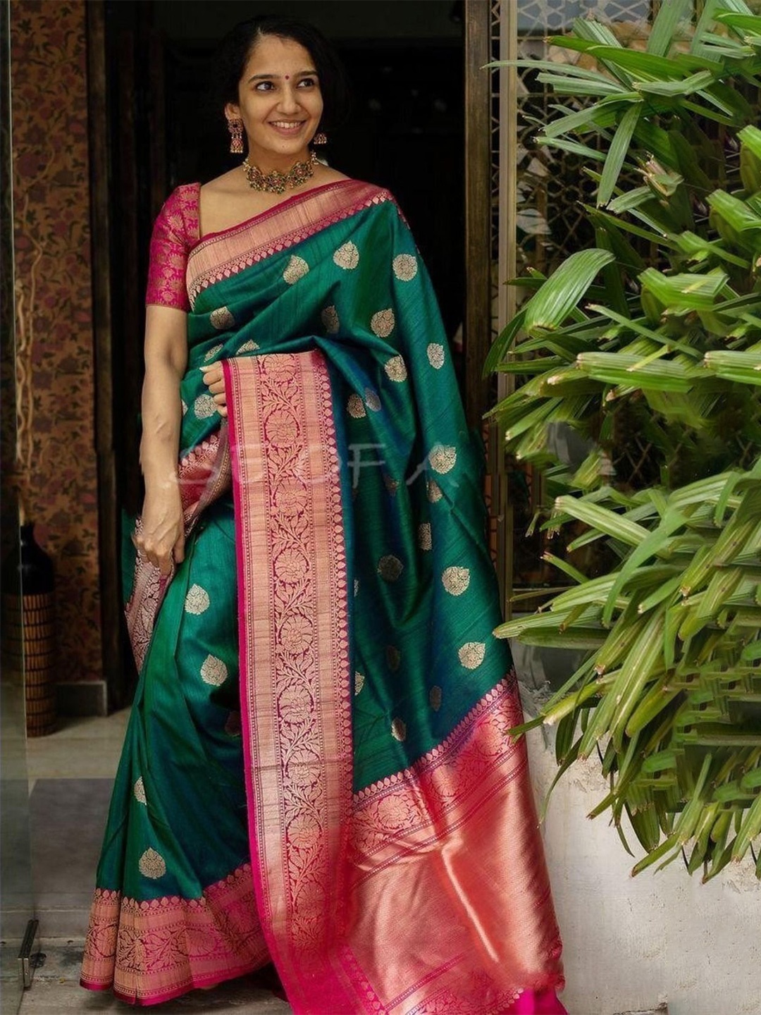 

Anouk Woven Design Zari Banarasi Saree, Green