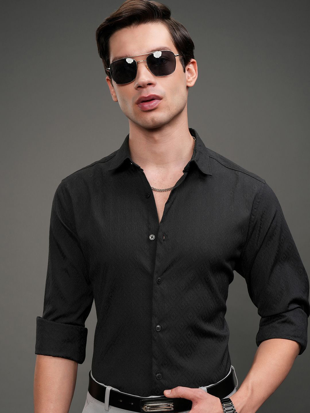 

HIGHLANDER Men Slim Fit Cutaway Collar Textured Casual Shirt, Black