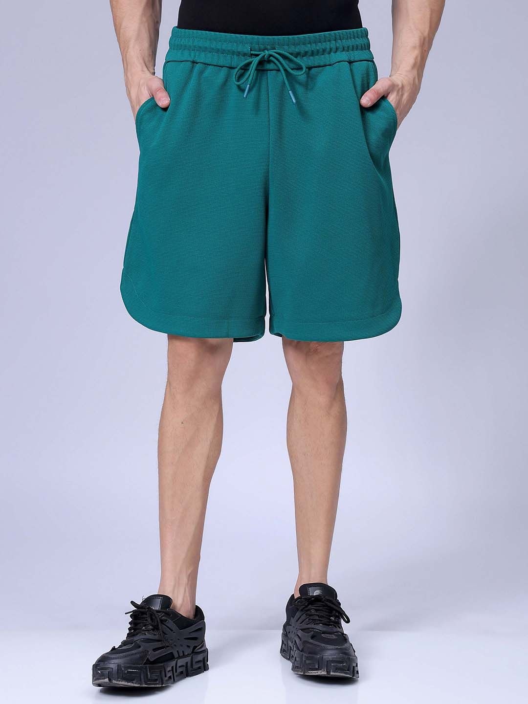

The Indian Garage Co Men Self Design Relaxed Fit Shorts, Green