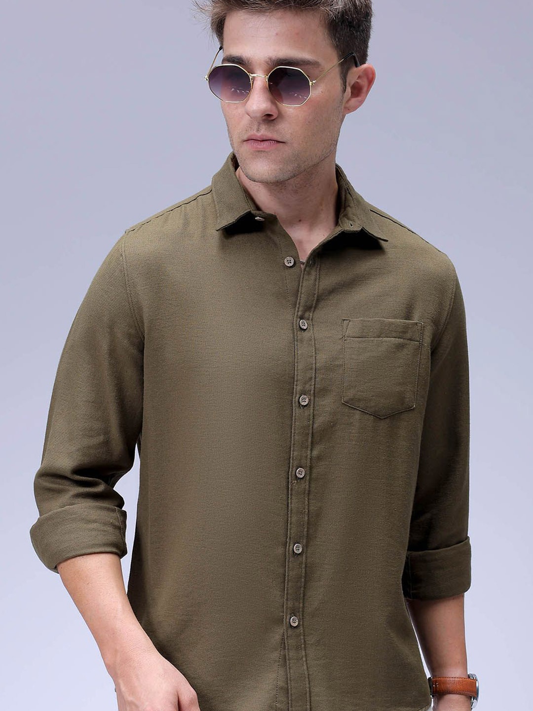 

The Indian Garage Co Men Cutaway Collar Solid Cotton Casual Shirt, Olive