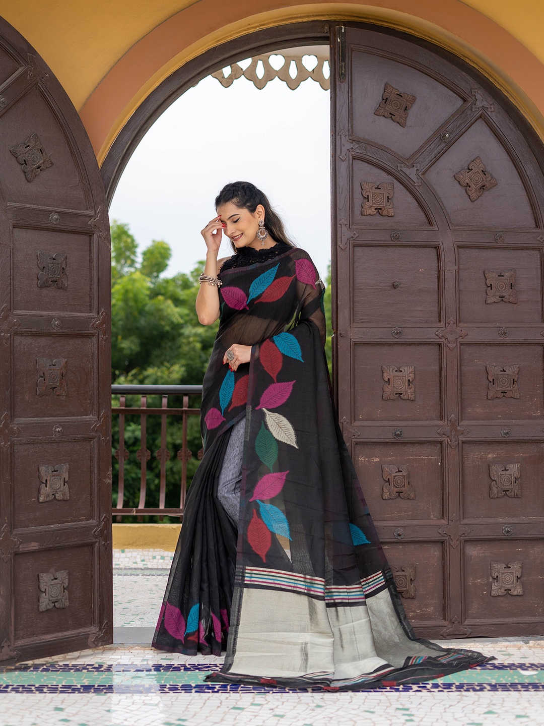 

Krimmple Woven Design Pure Linen Uppada Saree, Black